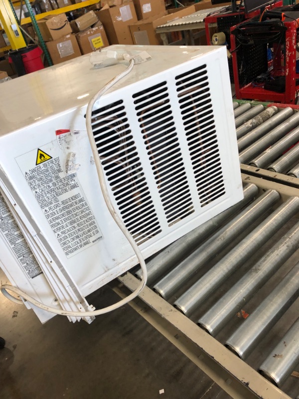 Photo 4 of ****NON FUNCTIONAL//SOLD AS PARTS ALL SALES FINAL**** 
****NON FUNCTIONAL//SOLD AS PARTS ALL SALES FINAL**** 
18,000 BTU DUAL Inverter Smart wi-fi Enabled Window Air Conditioner
