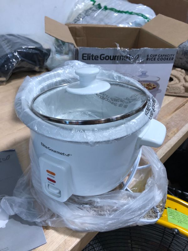 Photo 1 of 6-Cup Rice Cooker