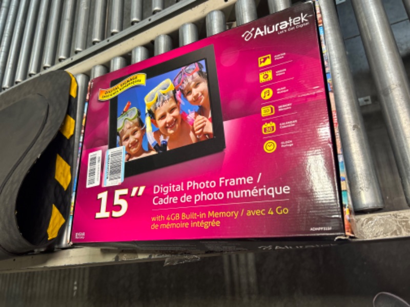 Photo 6 of Aluratek 15" LCD Digital Photo Frame w/4GB Built-In Mem & USB SD/SDHC Support (ADMPF315F)
