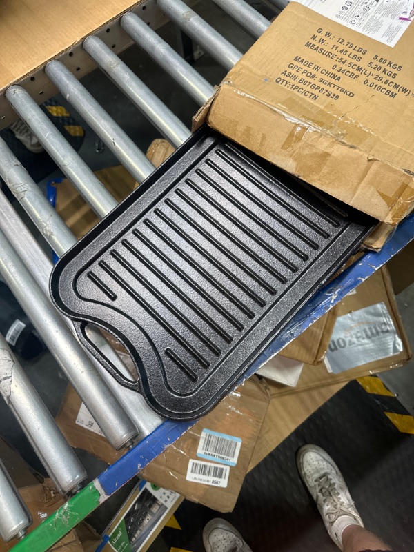 Photo 1 of Amazon Basics Pre-Seasoned Cast Iron Reversible Grill/Griddle