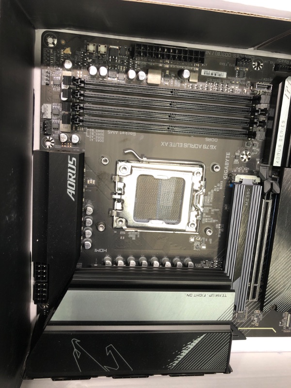 Photo 1 of ****USED** Micro Center AMD Ryzen 9 7900X 12-Core 24-Thread Unlocked Desktop Processor Bundle with GIGABYTE X670 AORUS Elite AM5 DDR5 PCIe 5.0 WiFi 6E ATX Motherboard AMD Ryzen 9 7900X + X670 AORUS ELITE AX ATX ****USED*** 