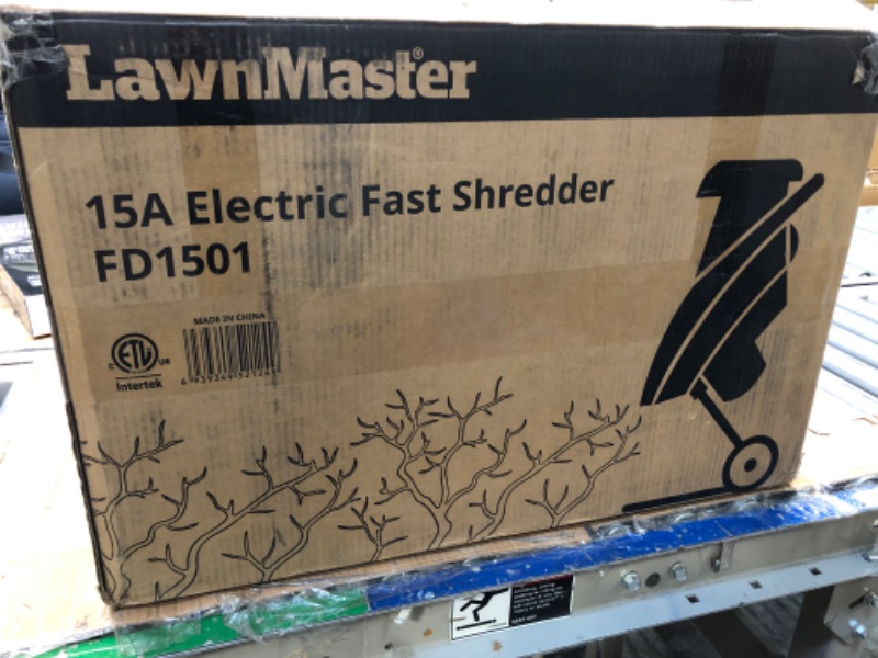 Photo 4 of ***LIGHTLY USED***LawnMaster FD1501 Electric Wood Chipper Shredder 15-Amp 1.5-Inch Cutting Diameter Max 10:1 Reduction