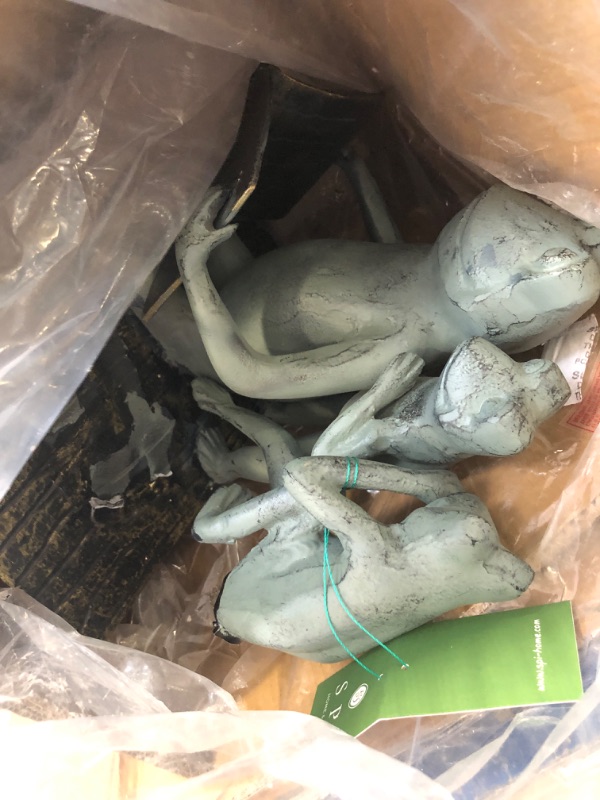 Photo 1 of ***ONE FROG IS UNGLUED***
SPI Home Reading Frog Family Cast Aluminum Garden Sculpture Outdoor Decor