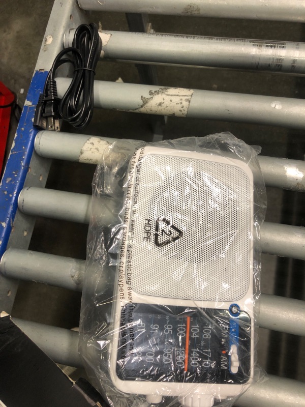 Photo 1 of AM FM Radio with Best Reception,Bluetooth Portable AM FM Transistor Radio,Battery Operated Radio or AC Power,Large Dial,Headphone Jack, Gifts for Seniors Elderly White