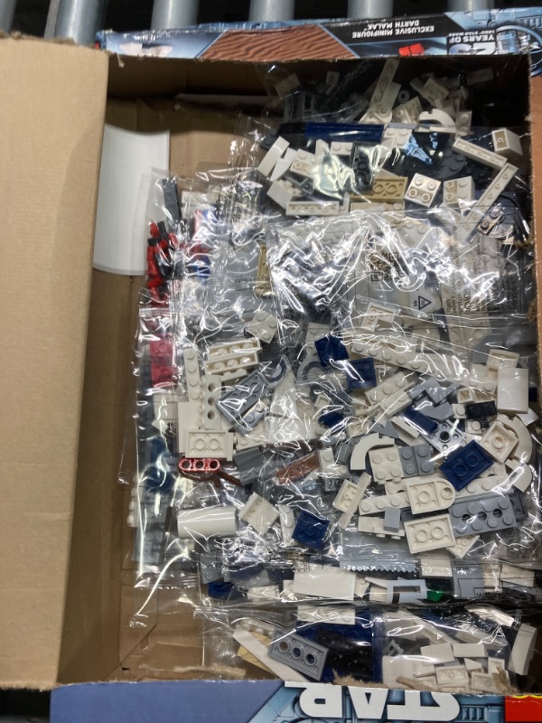 Photo 1 of Star Wars R2-D2 Buildable Toy Droid for Display and Play 75379