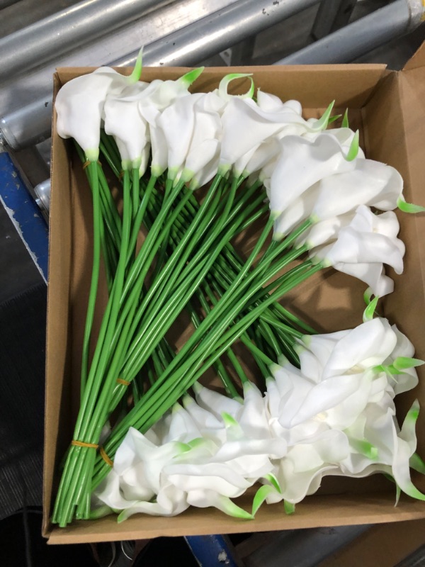 Photo 3 of 60 Pieces Calla Lily Artificial Flowers Bulk Calla Lilies Bouquet for Wedding Fake Real Touch Faux Bridal Bouquet Silk Lily Bouquet for Home Party Decoration, 14 Inch (White)