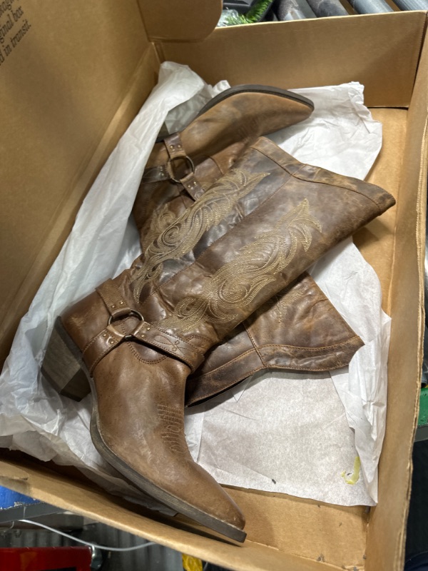 Photo 1 of ***Broken Strap*** Laredo Womens Maddie Embroidered Round Toe Casual Boots Mid Calf Low Heel 1-2" - Black
size 10 