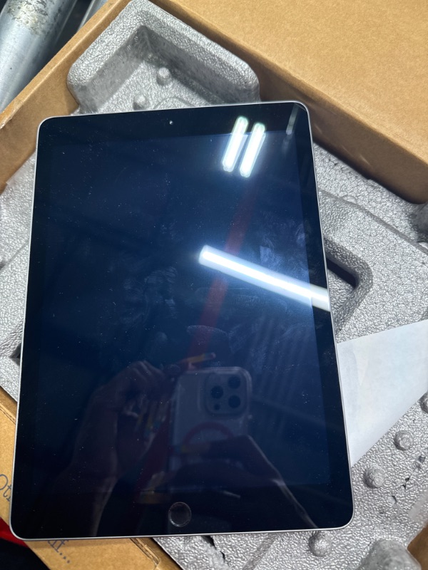 Photo 3 of 2018 Apple iPad (WiFi, 128GB) Space Gray (Renewed)
