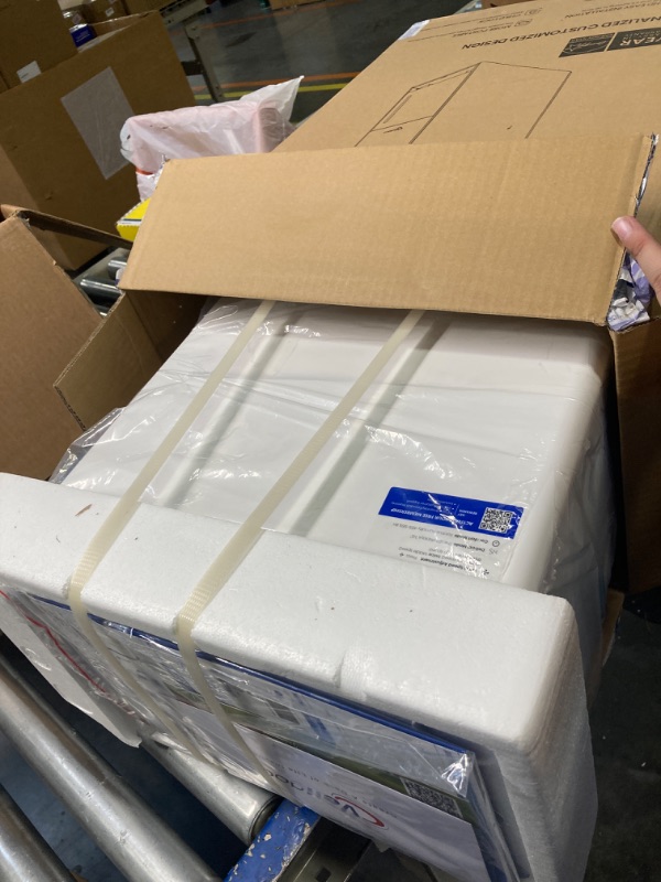 Photo 1 of " NEW FACTORY SEALED"
3,200 Sq.Ft Energy Star Dehumidifier for Basement with Drain Hose, 36 Pint DryTank Dehumidifiers for Large Room, Suit for Garden Hose, Intelligent Humidity Control, 24H Timer White 3,200 Sq.Ft White