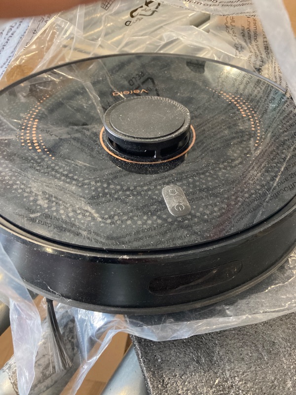 Photo 2 of ****NON FRUNCTIONAL//SOLD AS PARTS**** 
roborock Qrevo S Robot Vacuum and Mop, Self-Drying, Auto Mop Washing, 7000Pa Suction, Self-Emptying & Refilling, 10mm Mop Lifting, 200RPM Spinning Mops, Smart Obstacle Avoidance, Black
