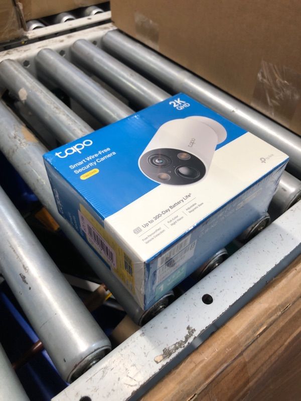 Photo 3 of ***NEW IN SEALED BOX***
TP-Link Tapo C425 Smart Wire-Free Security Camera with Night Vision & Spotlights