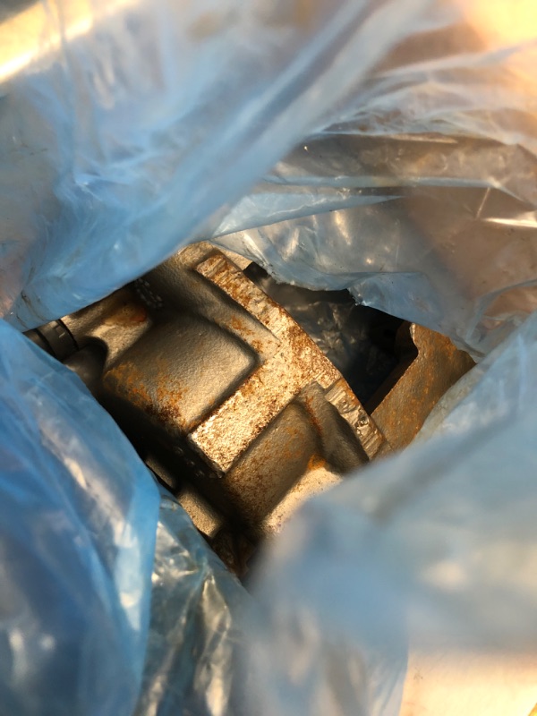 Photo 2 of (rusty)
+Semi-Loaded Remanufactured Front Passenger Side Disc Brake Caliper for Cadillac Commercial Chassis 1990-1993 ACDelco 18FR745