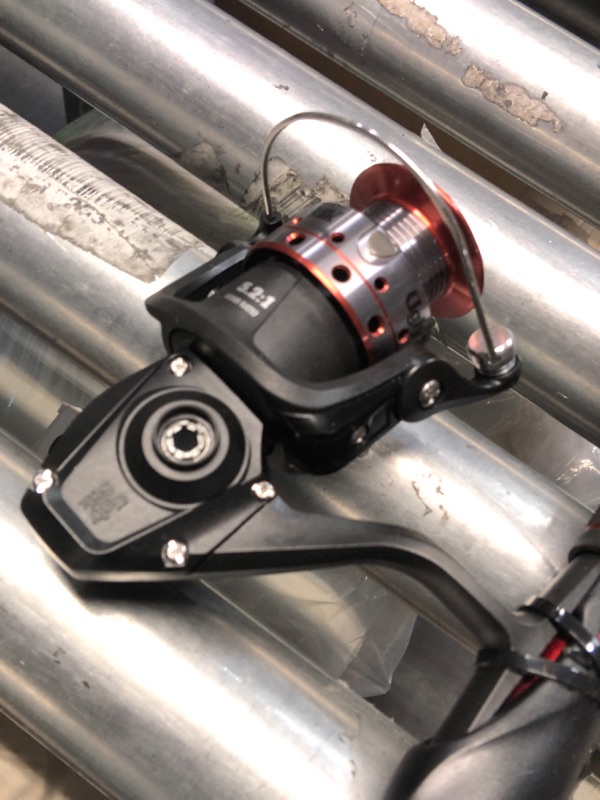 Photo 3 of ***MISSING REEL HANDLE***Shakespeare Ugly Stik GX2 Spinning Reel with Fishing Rod Combo, 6'