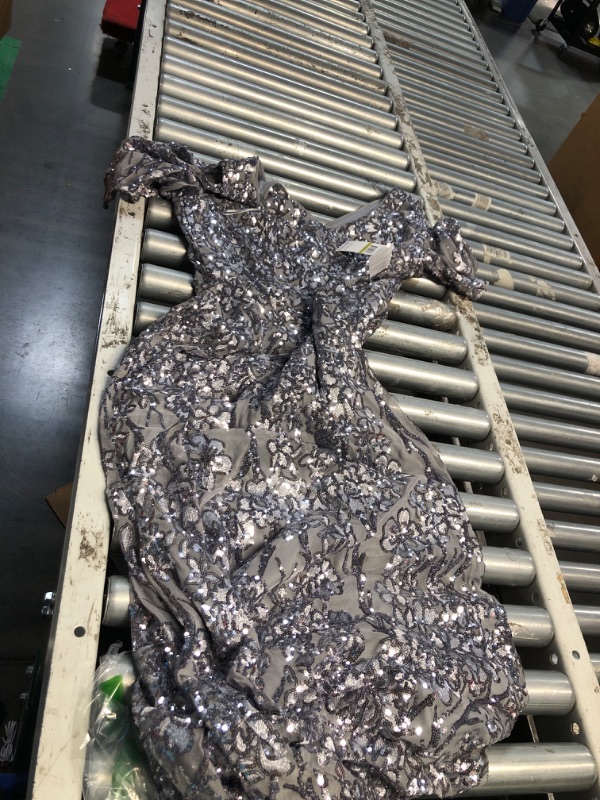 Photo 2 of **SIZE 14-TAGS STILL ATTACHED**
Alex Evenings Women's Sequin Stretch Lace Cold Shoulder Gown 14 Silver