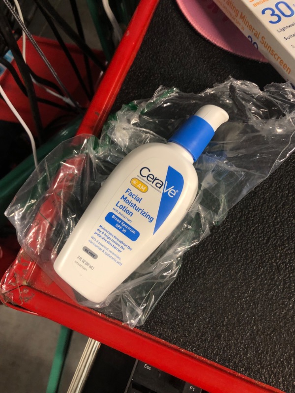 Photo 3 of ***NON REFUNDABLE*** CeraVe AM Facial Moisturizing Lotion with SPF 30 | Oil-Free Face Moisturizer with SPF | Formulated with Hyaluronic Acid, Niacinamide & Ceramides | 3 Ounce