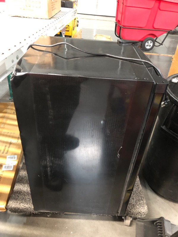 Photo 7 of ***USED - DAMAGED - UNTESTED - SEE COMMENTS***
Midea MRU03M2ABB Upright Freezer Large Black, 3.0 Cubic Feet Black 3.0 Cubic Feet Freezer, 21.3"D x 19.7"W x 33.9"H