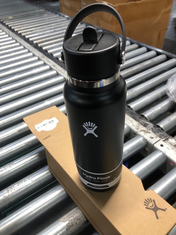 Photo 2 of ***DENT IN SIDE. SEE PHOTOS***
Hydro Flask Wide Flex Straw Cap Black 40 Oz