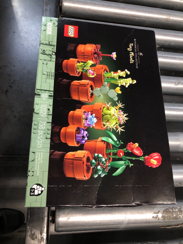 Photo 2 of ***FACTORY SEALED***
Icons Tiny Plants Build and Display Set for Adults 10329