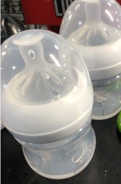 Photo 3 of **USED MISSING 2 BOTTLES**Philips AVENT Natural Baby Bottle with Natural Response Nipple, Clear, 4oz, 4pk