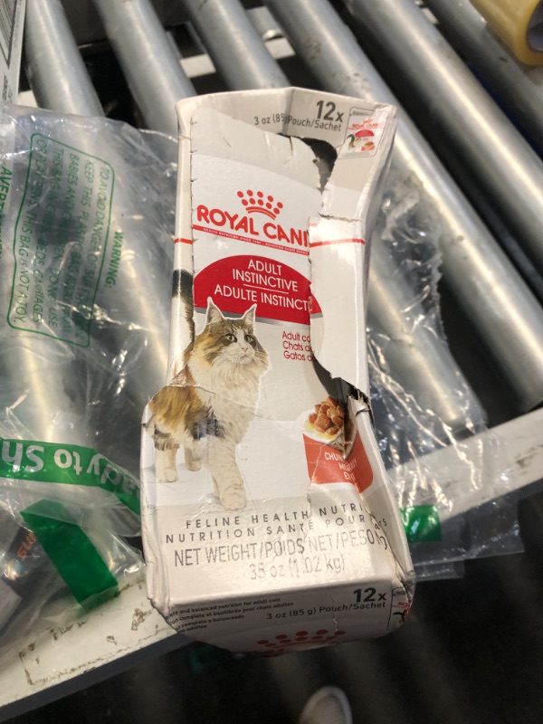 Photo 2 of ***(EXP:08/28/24 )NONREFUNDABLE***Royal Canin Adult Instinctive Chunks in Gravy Cat Food Pouches