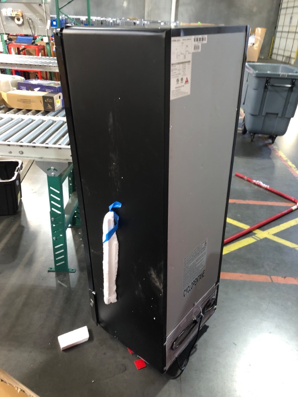 Photo 6 of ***USED - MAJOR DAMAGE - SEE COMMENTS***
KoolMore KM-MDR-1GD-8C 21 in. One Glass Door Commercial Display Merchandiser Refrigerator Cooler in Black, ETL Listed, 8 cu. ft