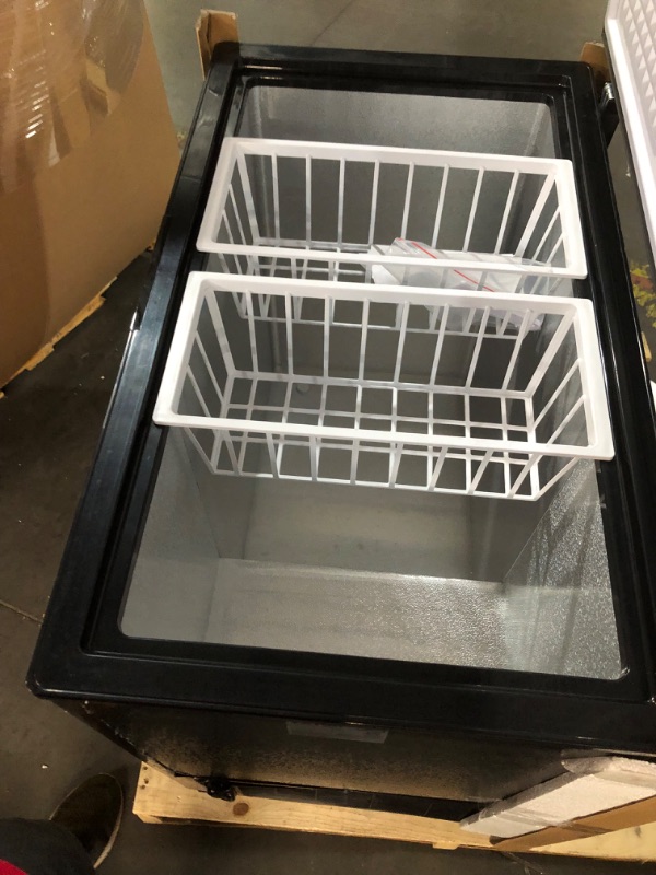 Photo 7 of ***MINOR DENTS. SEE PHOTOS***
VEVOR Chest Freezer, 10 Cu.ft Compact Deep Freezer, Free Standing Top Open Door Compact Freezers with 2 Removable Baskets & Adjustable Thermostat, Energy Saving & Low Noise, Black