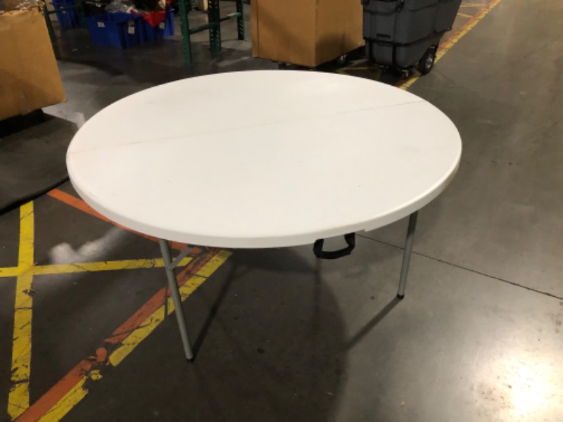 Photo 3 of ***USED - DIRTY - NO PACKAGING***
Flash Furniture Scarborough 5' Round Plastic Folding Event Table with Carrying Handle, Bi-Fold Portable Banquet Table for Indoor/Outdoor Events, White