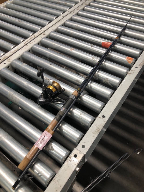 Photo 2 of **MINOR DAMAGE TANGLED LINE**
Daiwa D-Shock B Spinning Combo - 6ft, Medium Light Power, 2pc
