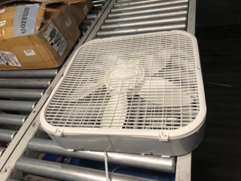 Photo 5 of ***DAMAGED - BENT - SEE COMMENTS***
20 in. 3 Speeds Box Fan in White with Save-Smart Technology for Energy Efficiency, Carry Handle