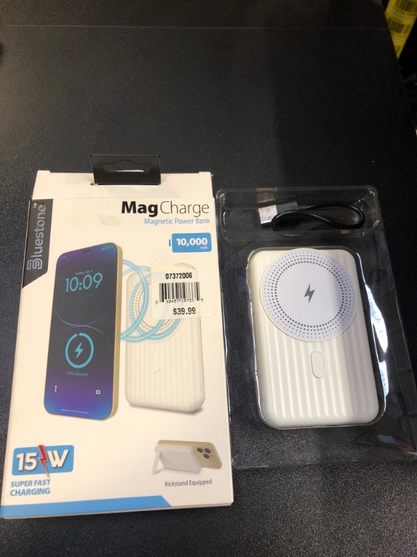 Photo 1 of MAGCHARGE 15W MAGNETIC POWER BANK