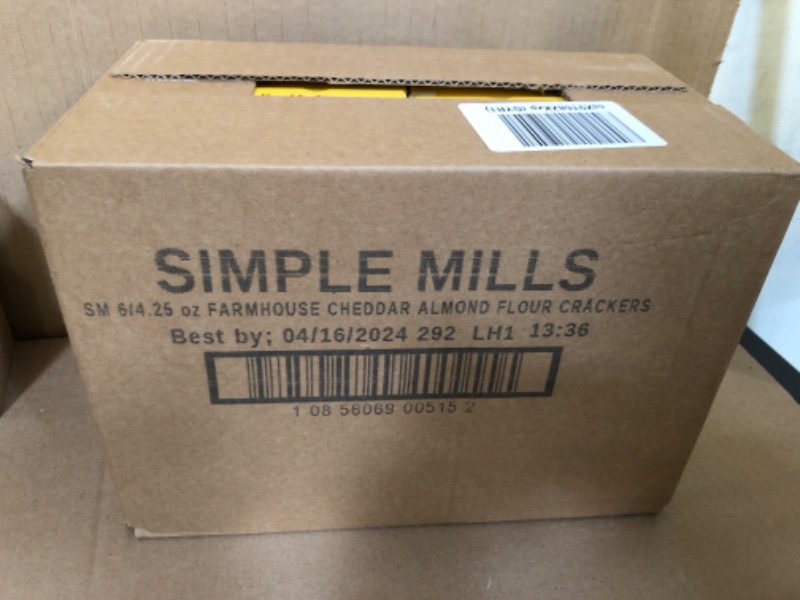Photo 2 of 6pcs Simple Mills Crackers, Almond Flour, Farmhouse Cheddar - 4.25 oz   exp date 04/2024
