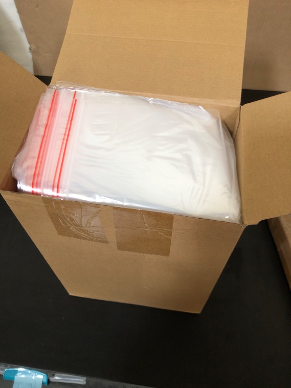 Photo 2 of 600 Pcs Clear Plastic Reclosable Poly Bags Large Size Poly Bags Strong Seal Bags with Resealable Lock Seal Zipper for Packaging Clothes, 8 x 11, 9 x 13, 10 x 14, 10 x 15, 11 x 16, 13 x 18