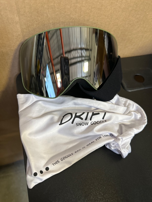 Photo 1 of Snow Goggles 