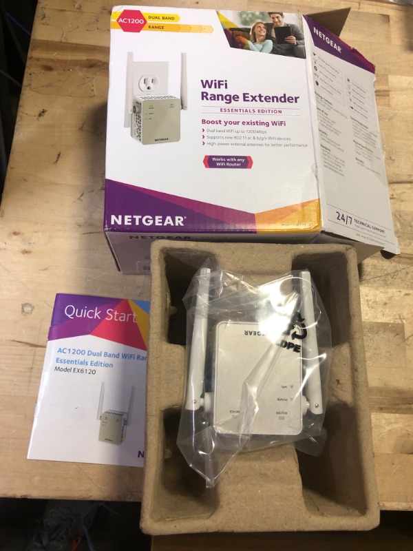 Photo 2 of NETGEAR WIFI RANGE EXTENDER AC1200 DUAL BAND RANGE 