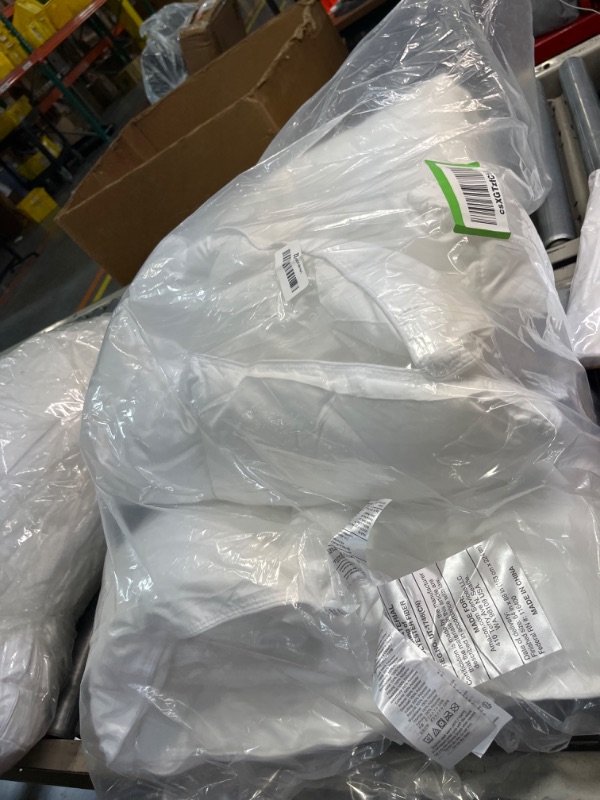 Photo 1 of FULL SIZE comforter
