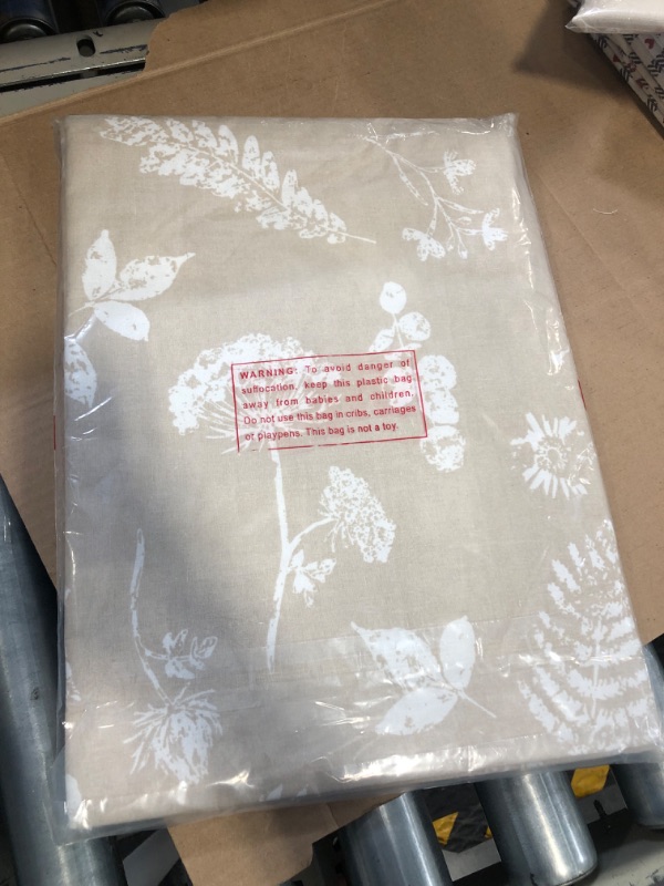 Photo 3 of " NEW FACTORY SEALED"
Folkulture Table Cloth Rectangular Table 60" x 84", 100% Cotton Beige Tablecloth, Washable Floral Tablecloth for Spring Decor or Farmhouse Tablecloth for Dining Table Decor (Flora - White) Flora White 60 x 84 Inch