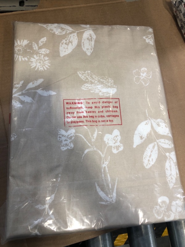 Photo 3 of " NEW FACTORY SEALED"
Folkulture Table Cloth Rectangular Table 60" x 84", 100% Cotton Beige Tablecloth, Washable Floral Tablecloth for Spring Decor or Farmhouse Tablecloth for Dining Table Decor (Flora - White) Flora White 60 x 84 Inch