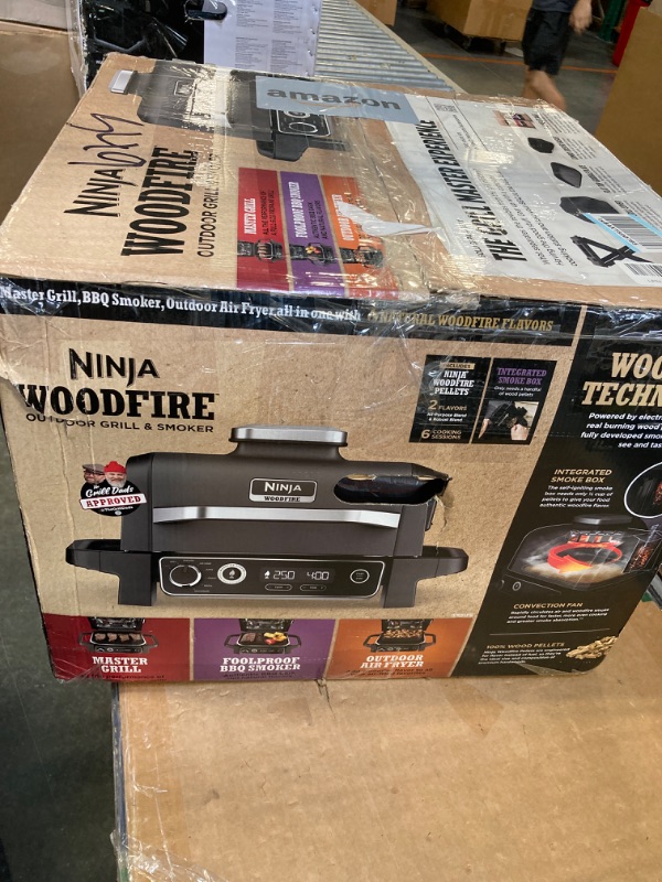 Photo 2 of Ninja OG701 7-in-1 Outdoor Electric Grill & Smoker - Grill, BBQ, Air Fry, Bake, Roast, Dehydrate & Broil - Uses Woodfire Pellets - Portable & Weather Resistant 7-in-1 Grill
*durty*