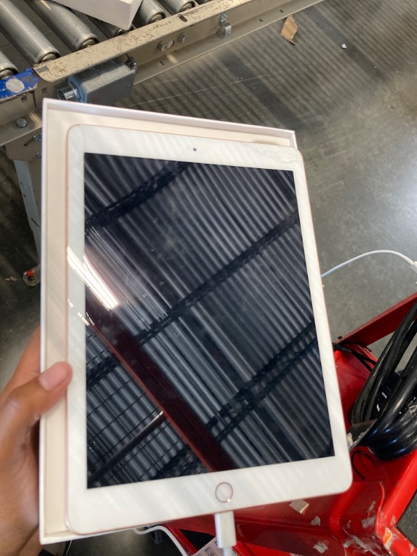 Photo 3 of *** FACTORY RESET***MAJOR DAMAGED*** SELLING AS PARTS NO RETURN AS IS***
 Apple iPad Pro 11-Inch (M4): Ultra Retina XDR display, 256GB, Landscape 12MP Front Camera/12MP Back Camera, LiDAR Scanner, Wi-Fi 6E, Face ID, All-Day Battery Life — Space Black Wi-F