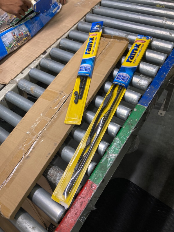 Photo 1 of Rain-X 820145 WeatherBeater Wiper Blades, 26" and 18" Windshield Wipers (Pack of 2), Automotive Replacement Windshield Wiper Blades That Meet Or Exceed OEM Quality And Durability Standards 26" and 18" Pack of 2