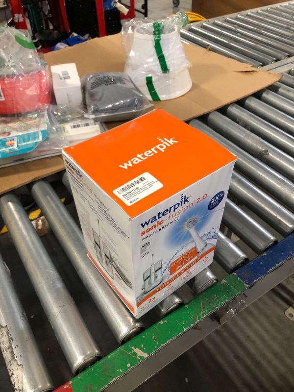 Photo 1 of ** use for parts**
Waterpik Sonic-Fusion 2.0 Professional Flossing Toothbrush, Electric Toothbrush and Water Flosser Combo In One, White White Version 2.0