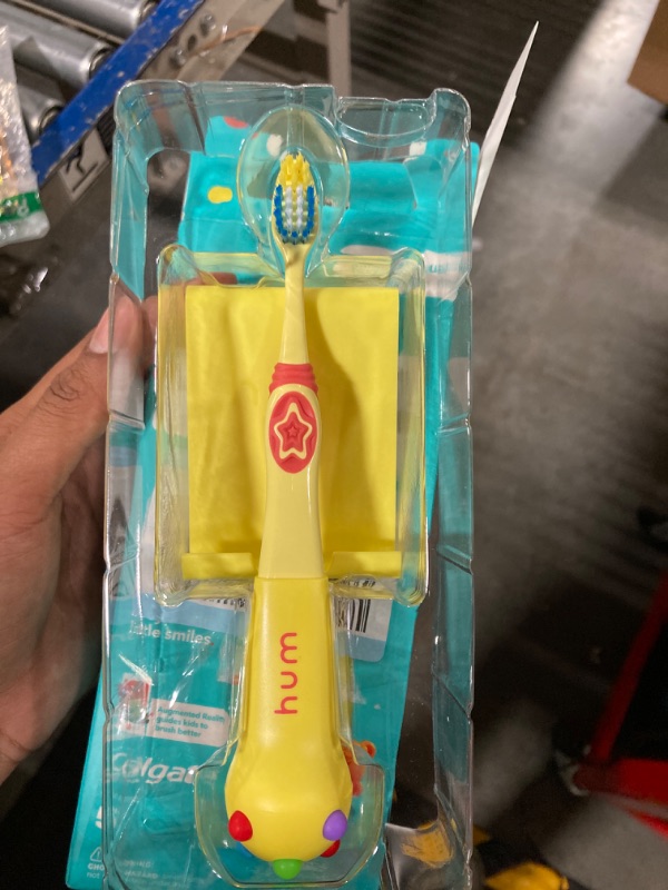 Photo 3 of Colgate hum Kids Smart Manual Toothbrush, Yellow