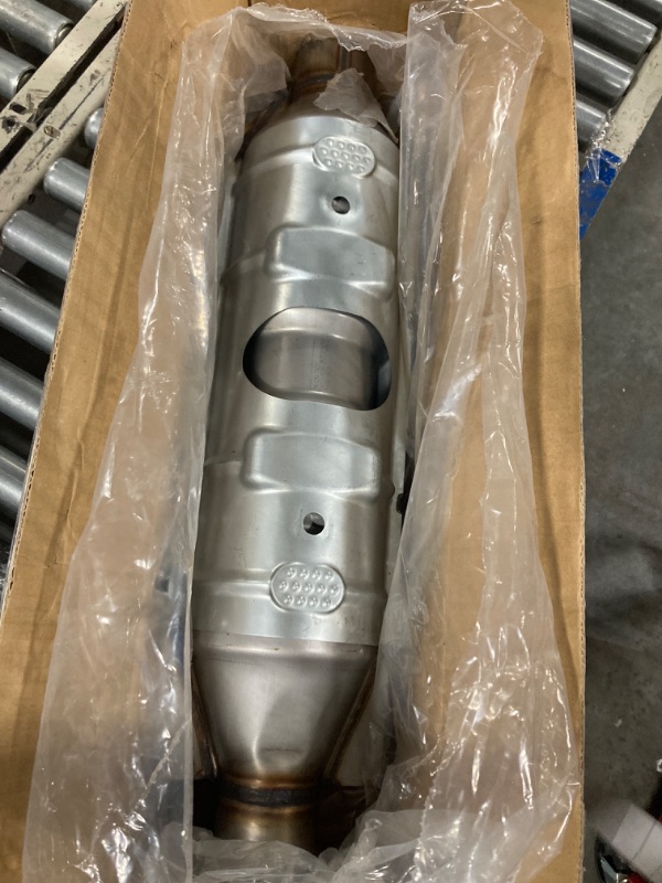 Photo 3 of A-Premium Catalytic Converter Direct-Fit Compatible with Ford F-250 Super Duty, F-350 Super Duty, E-250, E250, E-250 Econoline, E-350 Super Duty, E-350 Econoline Club Wagon, 5.4L, EPA Compliant