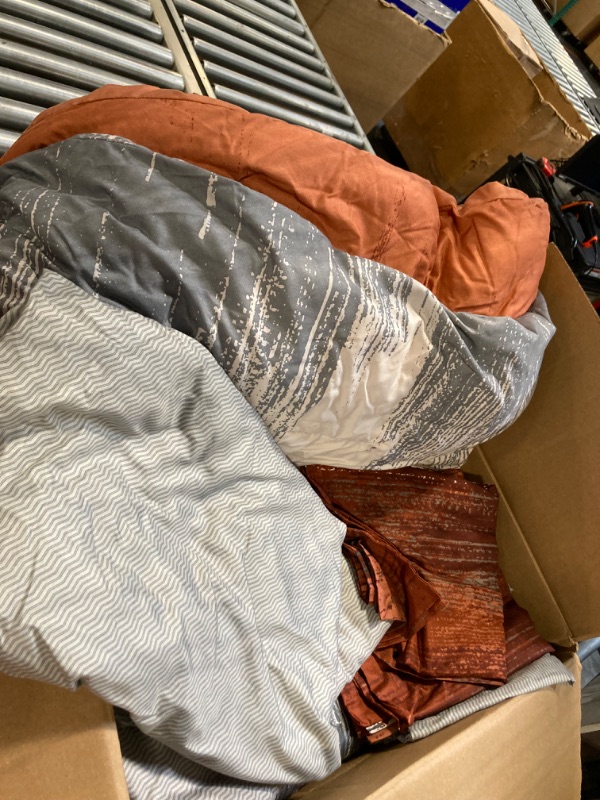 Photo 2 of ***THE MEASUREMENTS ARE UNKNOWN / ***product similar to the original photo*** Burnt Orange Comforter Set King,7 Pieces Bed in a Bag Colorful Abstract Art Gradient Comforter Soft Microfiber Bedding Set -1 Comforter, 1 Flat Sheet, 1 Fitted Sheet, 2 Pillow S