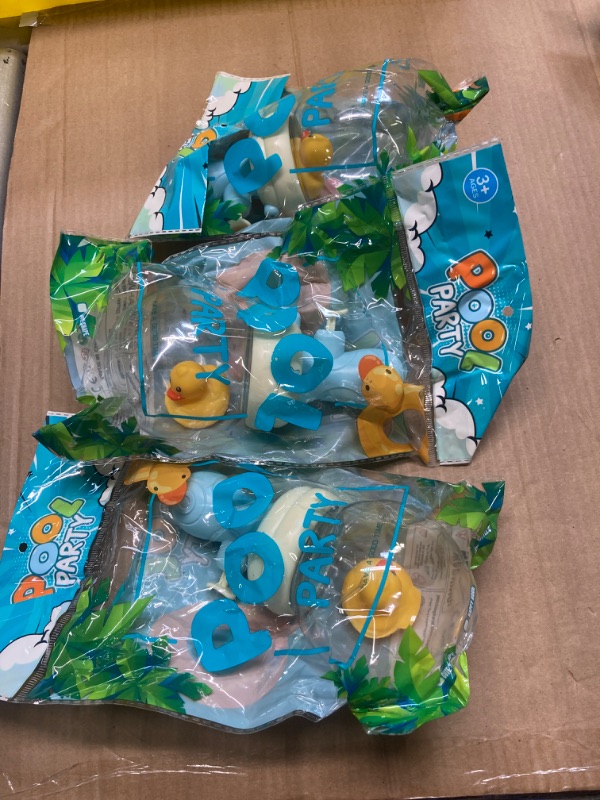 Photo 1 of ***SET OF 3*** Water Guns for Kids, 3PCS Water Squirt Guns, Water Guns with Light Up Toys Float Toddler Bath Toy, Swimming Pool Beach Party Favor Water Fighting Outdoor Toys Gift for Girls Boys Blue