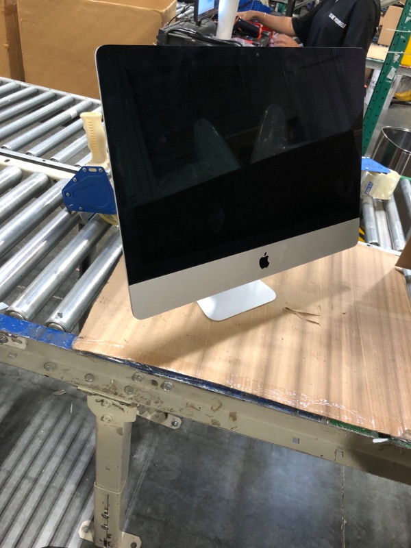 Photo 4 of Apple iMac MNDY2LL/A 21.5 Inch, 3.0GHz Intel Core i5, 8GB RAM, 1TB HDD, Silver (Renewed), macOS High Sierra