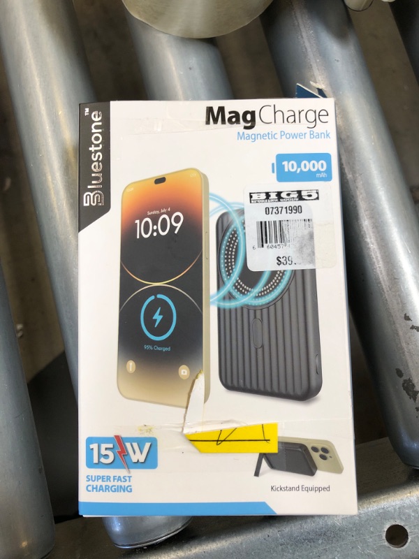 Photo 1 of MAGCHARGE MAGNETIC POWER BANK 15W 10000 MAH