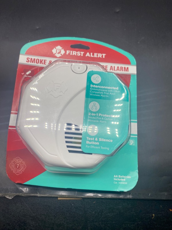 Photo 2 of First Alert SCO501CN Smoke & Carbon Monoxide Detector with Voice Location and Wireless Interconnectivity
