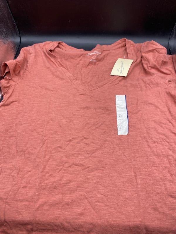 Photo 1 of Size L - Women's Fitted Short Sleeve V-Neck T-Shirt - Universal Thread Rust