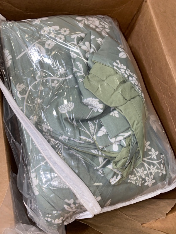 Photo 2 of JANZAA 3 Pieces Duvet Cover Queen Size, Sage Green, Floral Duvet Cover with Zipper Closure 4 Ties (2 Pillow Cases)